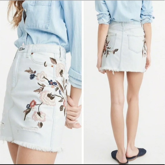 Abercrombie & Fitch Dresses & Skirts - Abercrombie & Fitch floral embroidered mini skirt